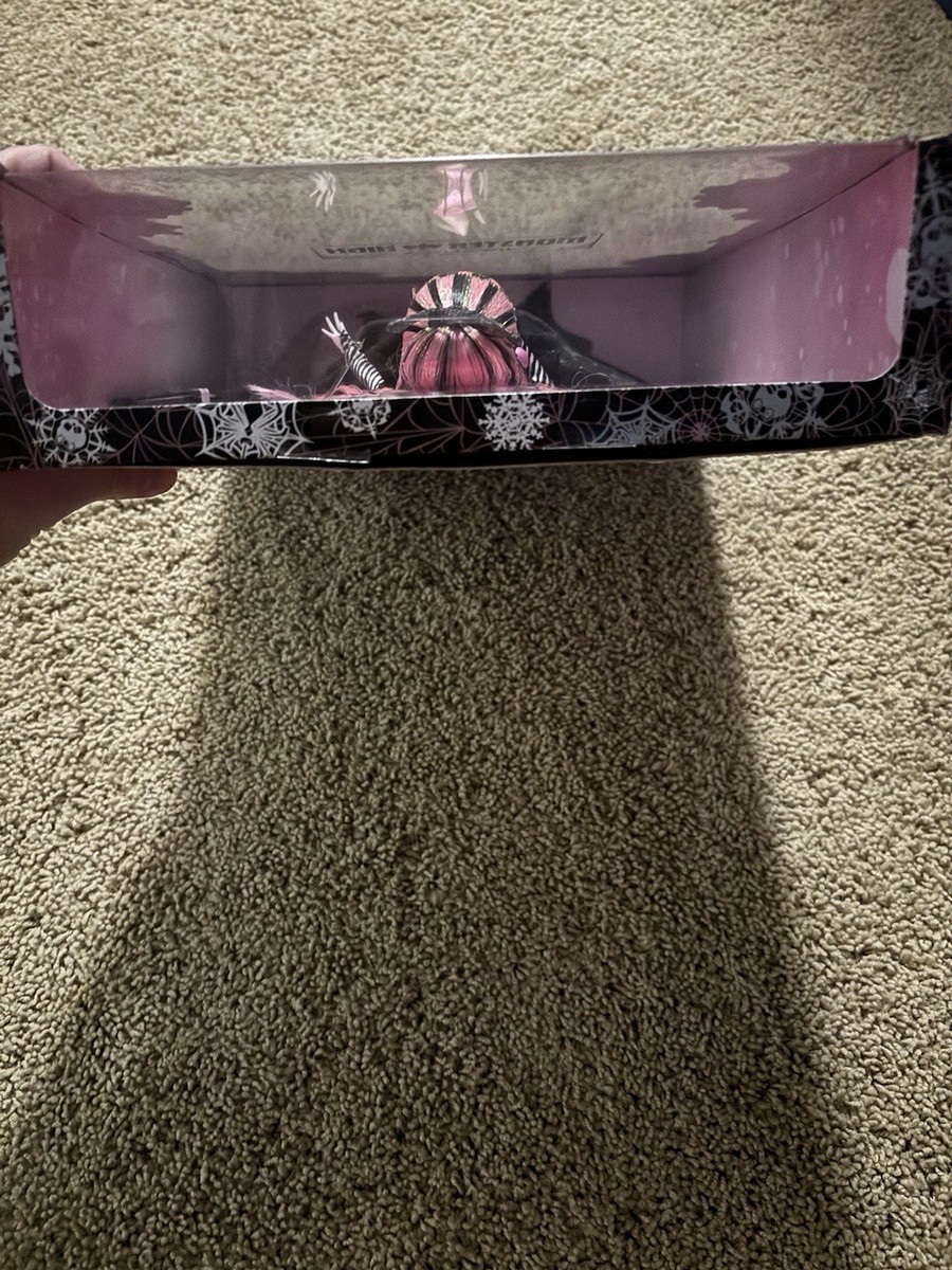 Monster High HKX67 Draculaura Howliday Doll Special Edition for