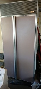 Sub-Zero 561 Refridgerator 93' , Panel Ready. , Ice Maker, 36" Width (Working)