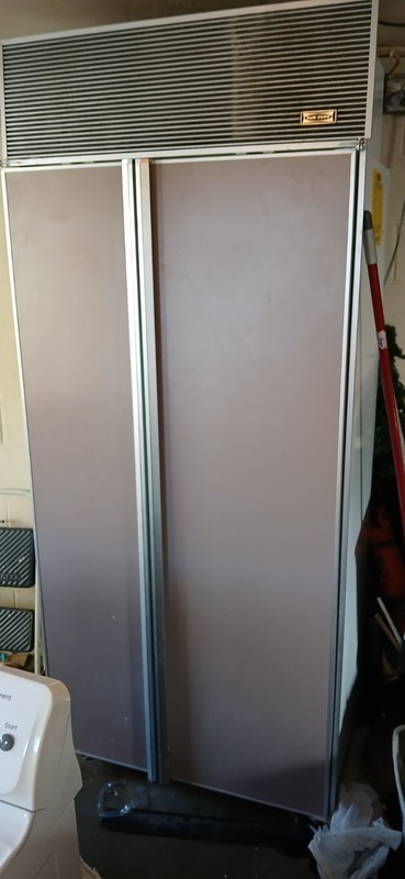 Sub-Zero 561 Refridgerator 93' , Panel Ready. , Ice Maker, 36" Width (Working)