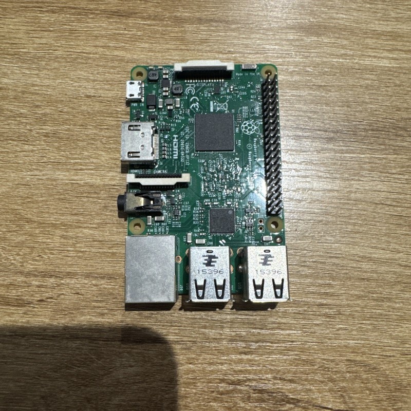 Raspberry Pi 3 Model B V1.2 and black case (no lid) 1 GB Ram