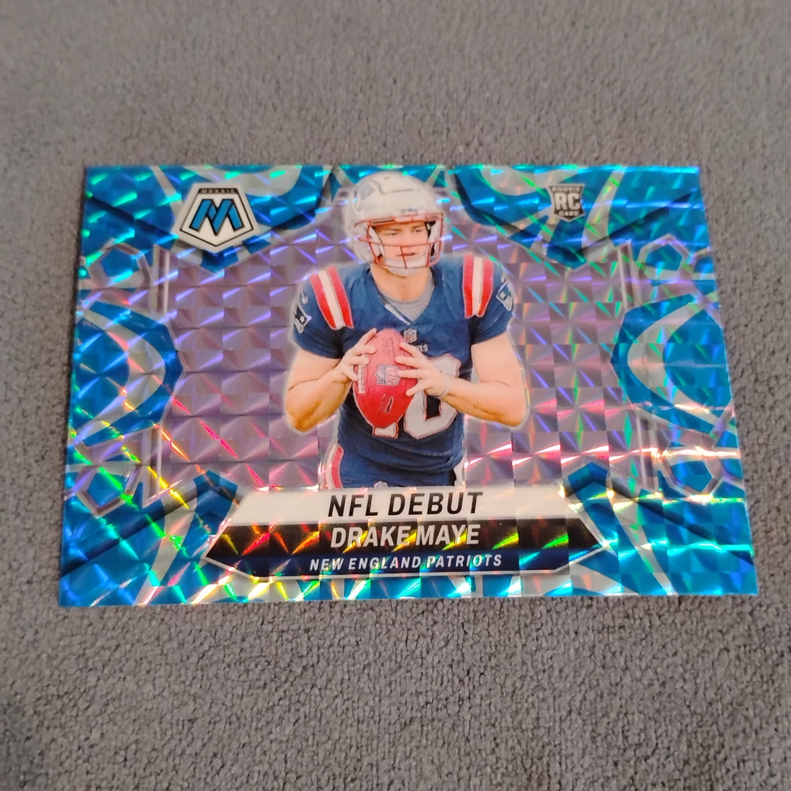 2024 Panini Mosaic NFL Debut DRAKE MAYE #273 Reactive Blue Mosaic Prizm RC