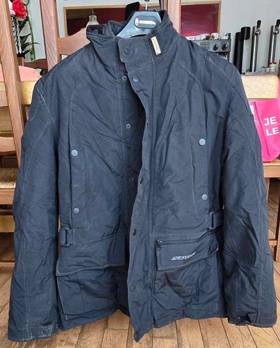 Comment choisir sa veste imperméable de randonnée 2025