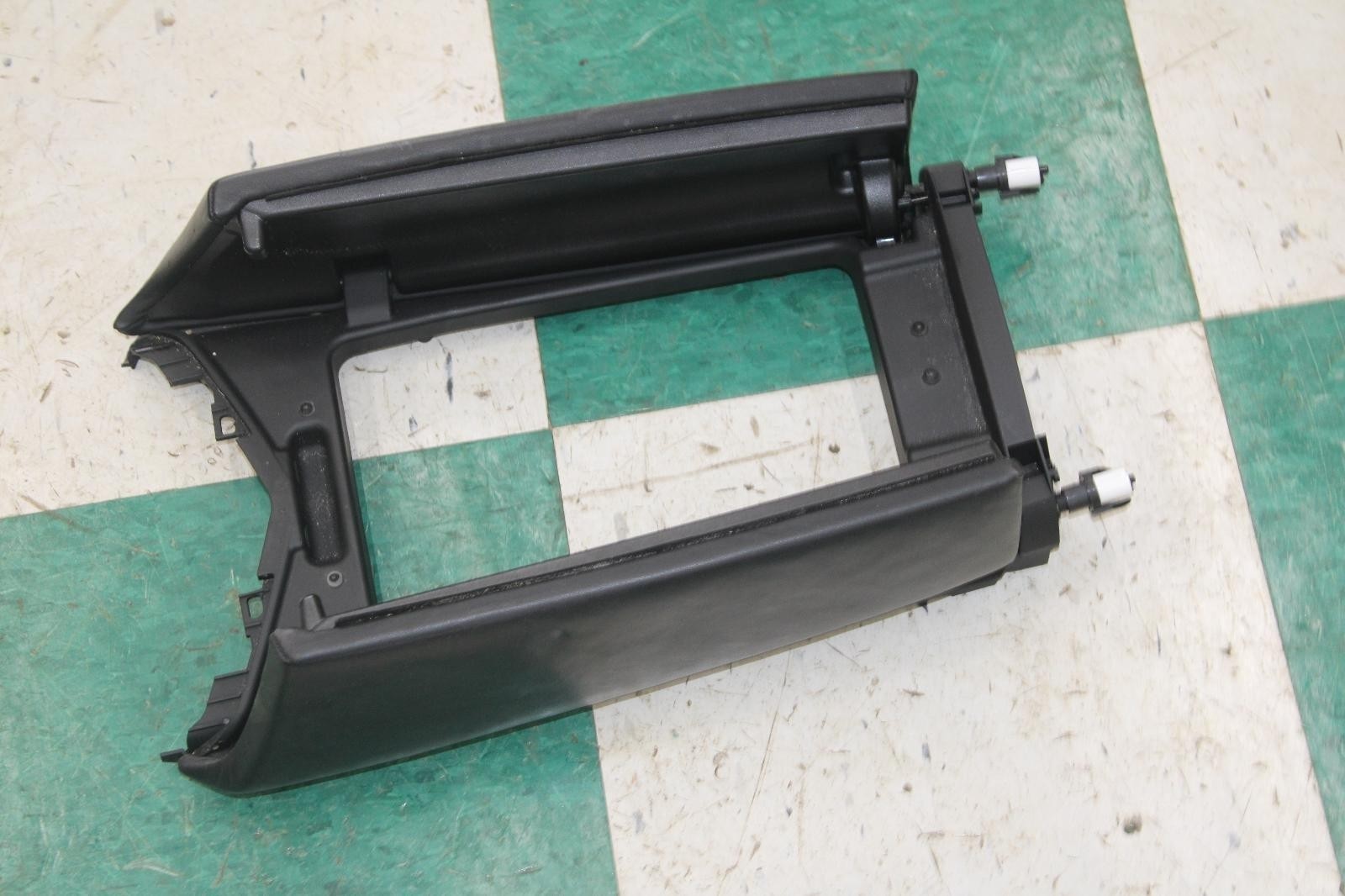 14-20 Ghibli Black Leather Center Console Armrest Unit OEM Factory OE Trim Panel