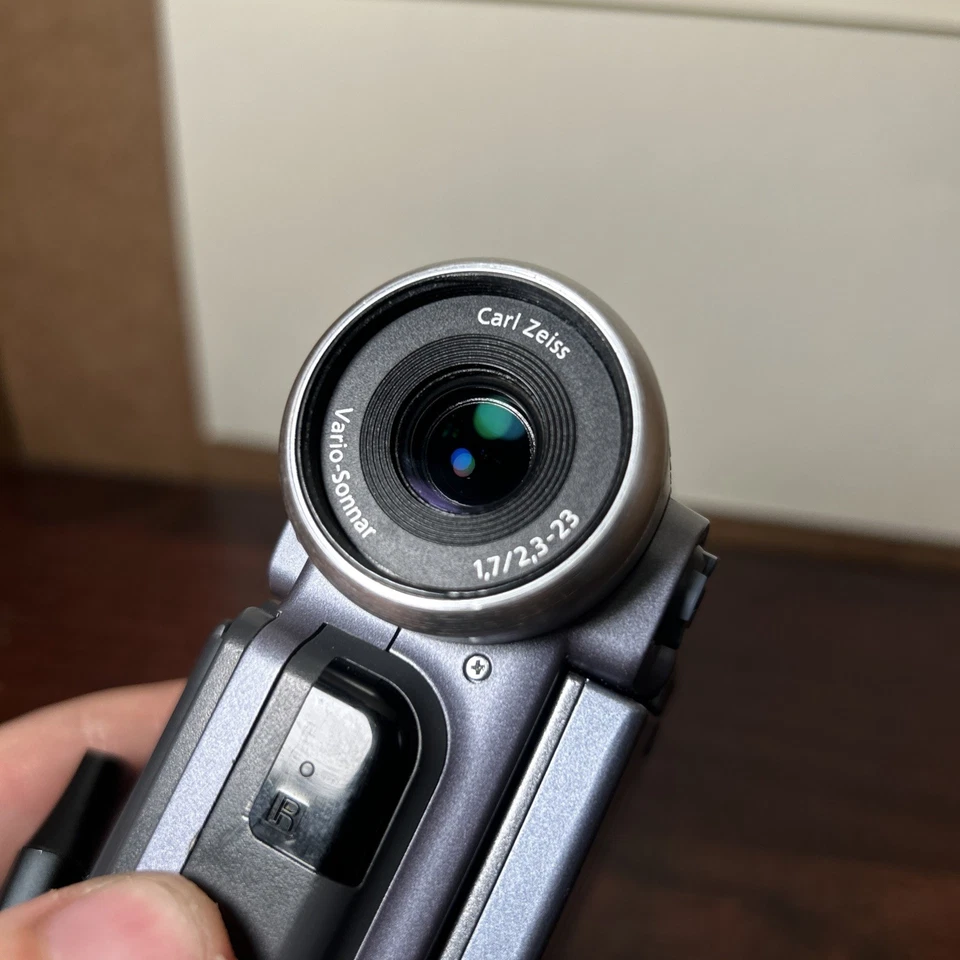 Sony Handycam MicroMV Camcorder DCR-lP5 Video Camera Powers On - Untested - Image 4 of 4