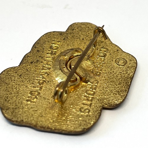 Vintage Wolves Coffer Pin Badge Wolverhampton Wanderers Football Fan Flag Rattle - Picture 8 of 10