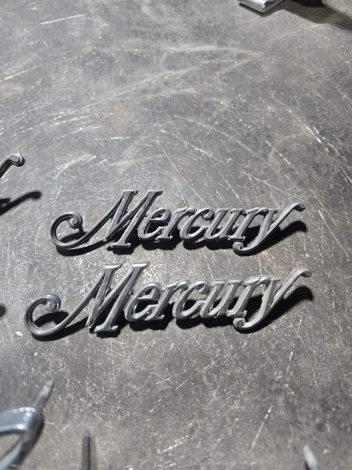 Guardabarros Mercury Cougar 1967 1968/70 emblema original OEM Ford 7" cromado  Foto 4 de 4