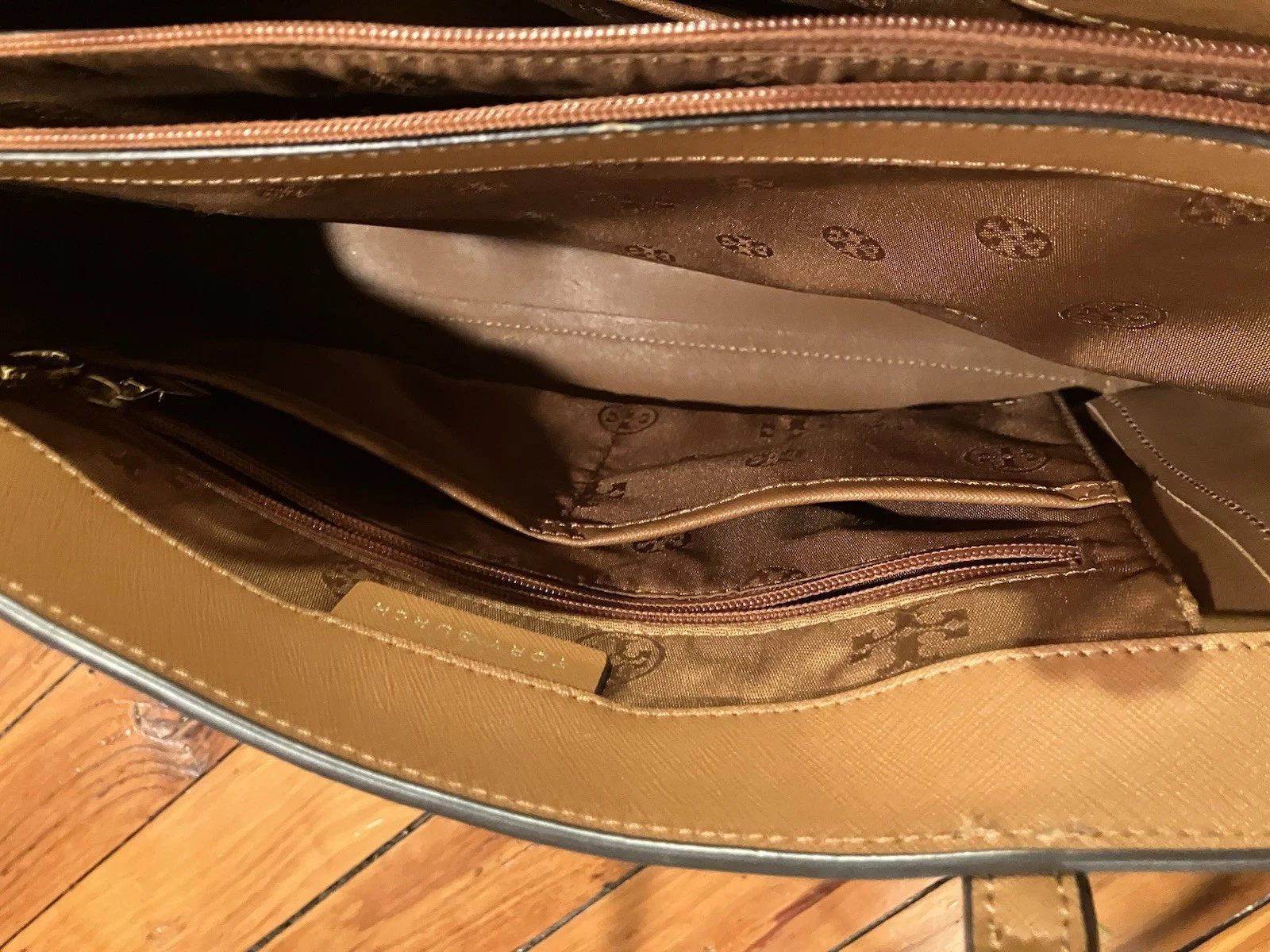 Borsa tote Tory Burch York in pelle marrone con doppio manico e cerniera