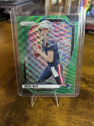 2024 Panini Prizm - Rookies Drake Maye #329 Green Wave Prizm (RC)