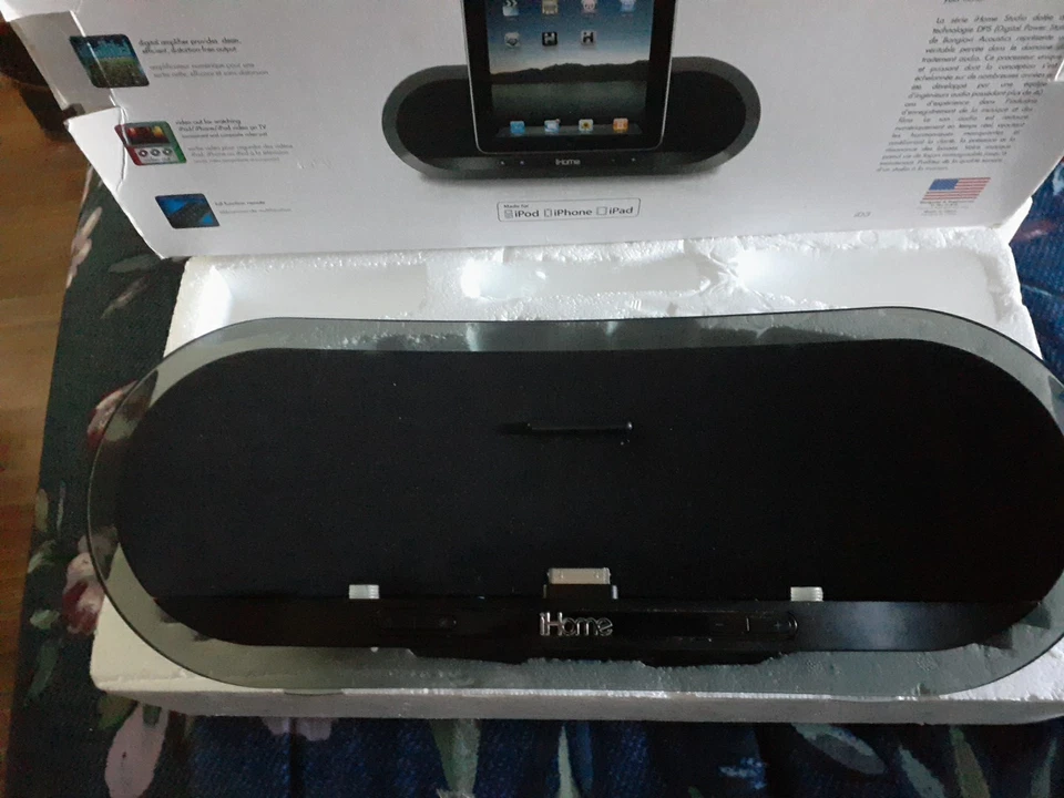 iHome Studio Series Bongiovi DPS Speaker Dock for iPod, iPhone, iPad (30-pin) - Image 2 of 4