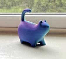 3D Printed Cat Figurine – Blue Silk PLA – Elegant Desk Decor