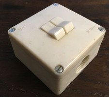Doppelkippschalter | Licht | Aufputz 1 Ausgang | 10/250~ | DDR | NOS | 75x verf.