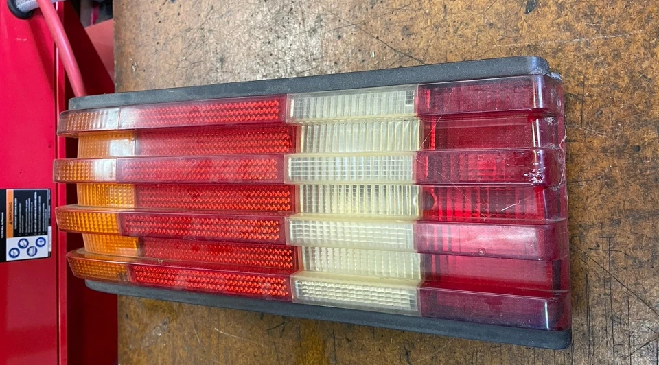 81 - 91 Mercedes Benz W126 Tail Light Lens, Left 300SD 380SE 380SEL - Image 3 of 4