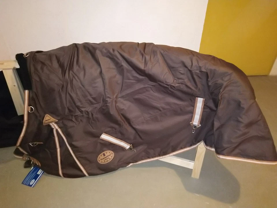 Winterdecke Pferdedecke Waldhausen Millenium 145 cm 330 g  dark brown/tobacco