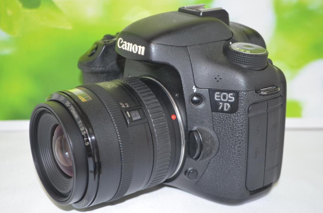 Canon EOS 7D Black 18.0 MP Digital SLR Camera Body w/EF 35-70mm