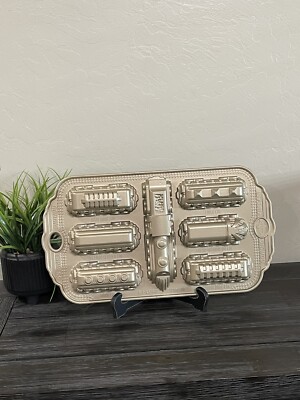 Nordic Ware Nordic Express Gold Cakelet Pan Lokomotive