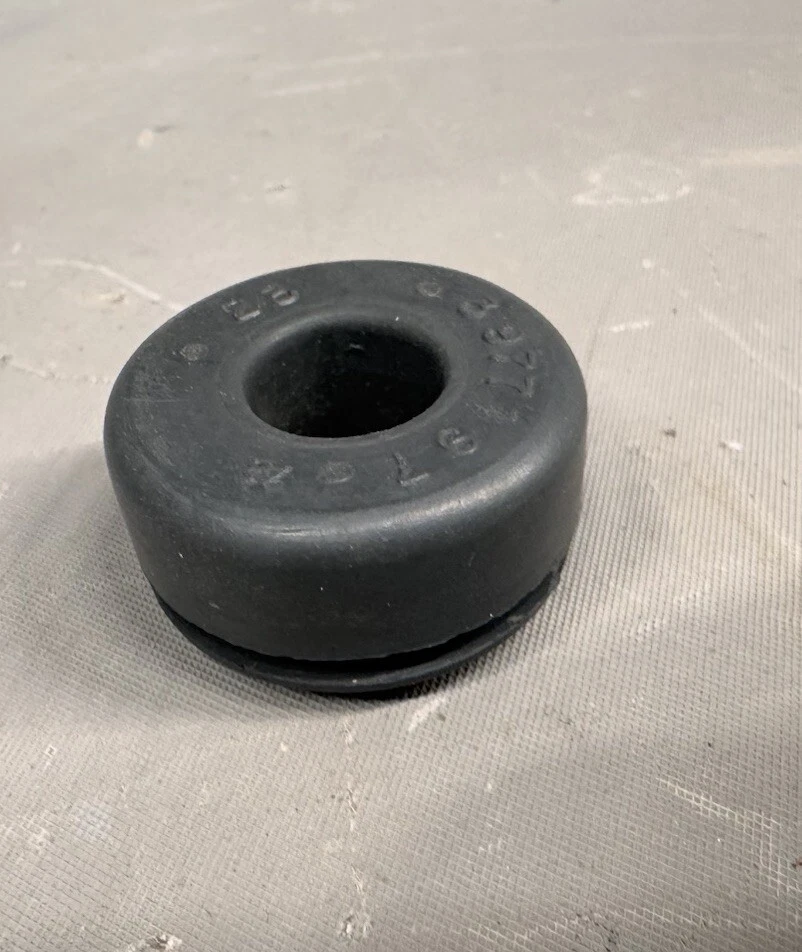 Chevy Vega 1971-1987 cárter PCV válvula ojal Astre Sunfire Chevette cita Foto 3 de 4