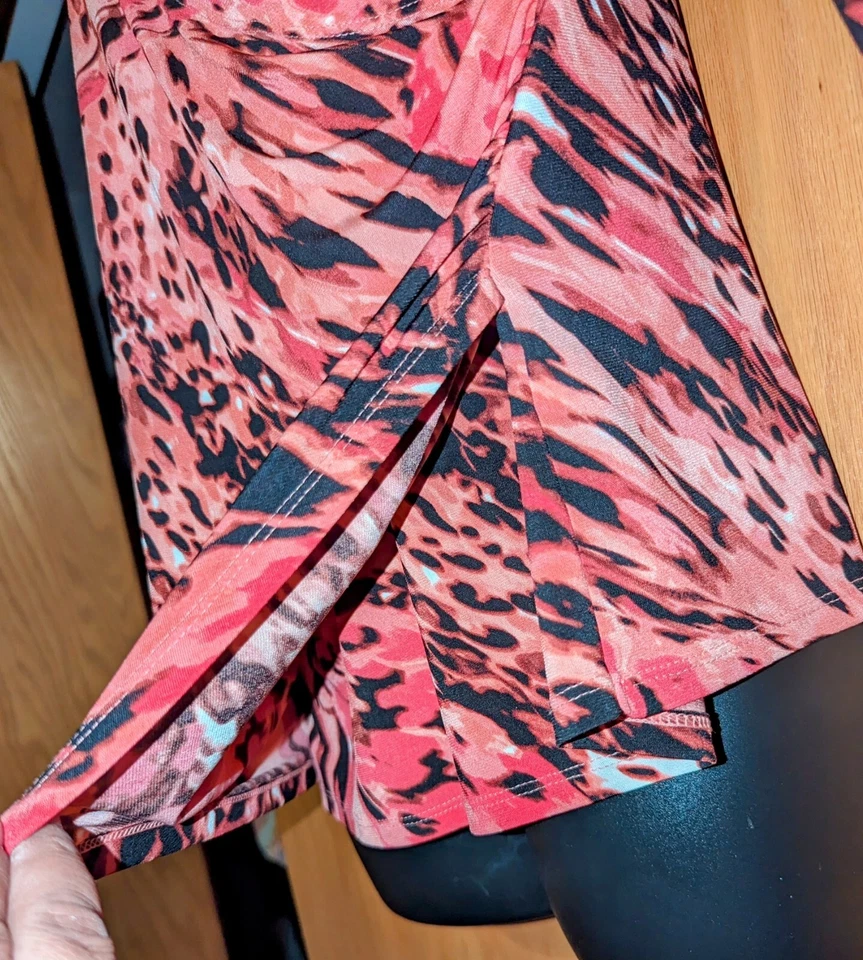 JENNIFER LÓPEZ Blouse. Petite Large 3/4 Sleeve. V Neck. 1 side Shirred Waistline - Image 3 of 4