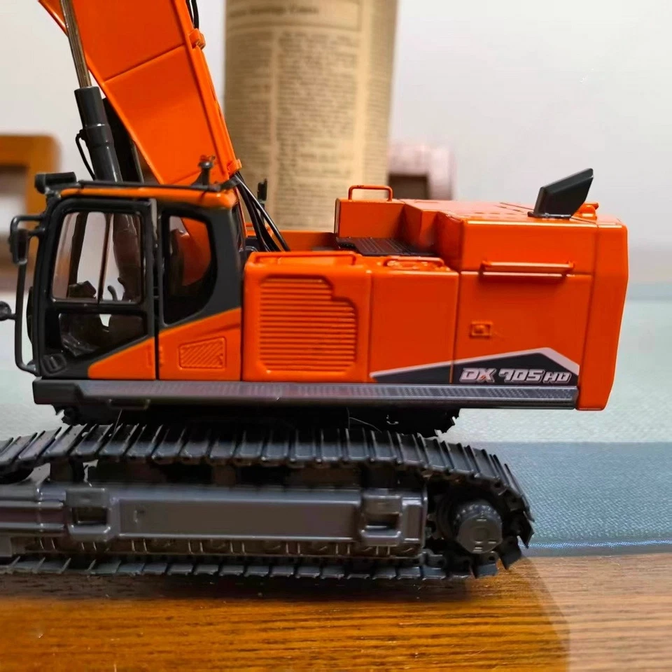 1/50 Scale DEVELON DX705HD Hydraulic Excavator Diecast Model Toy Gift NIB - Image 2 of 4
