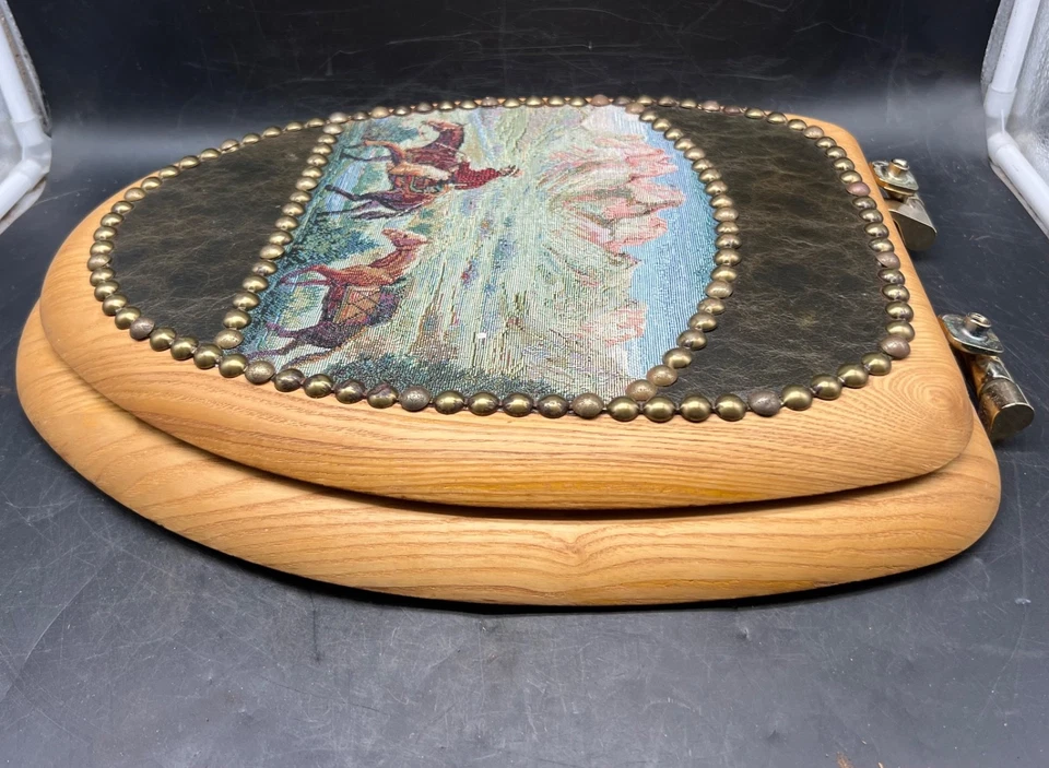 Tapa de asiento de inodoro vintage Mayfair Western cuero vaquero sendero tapiz roble Foto 4 de 4