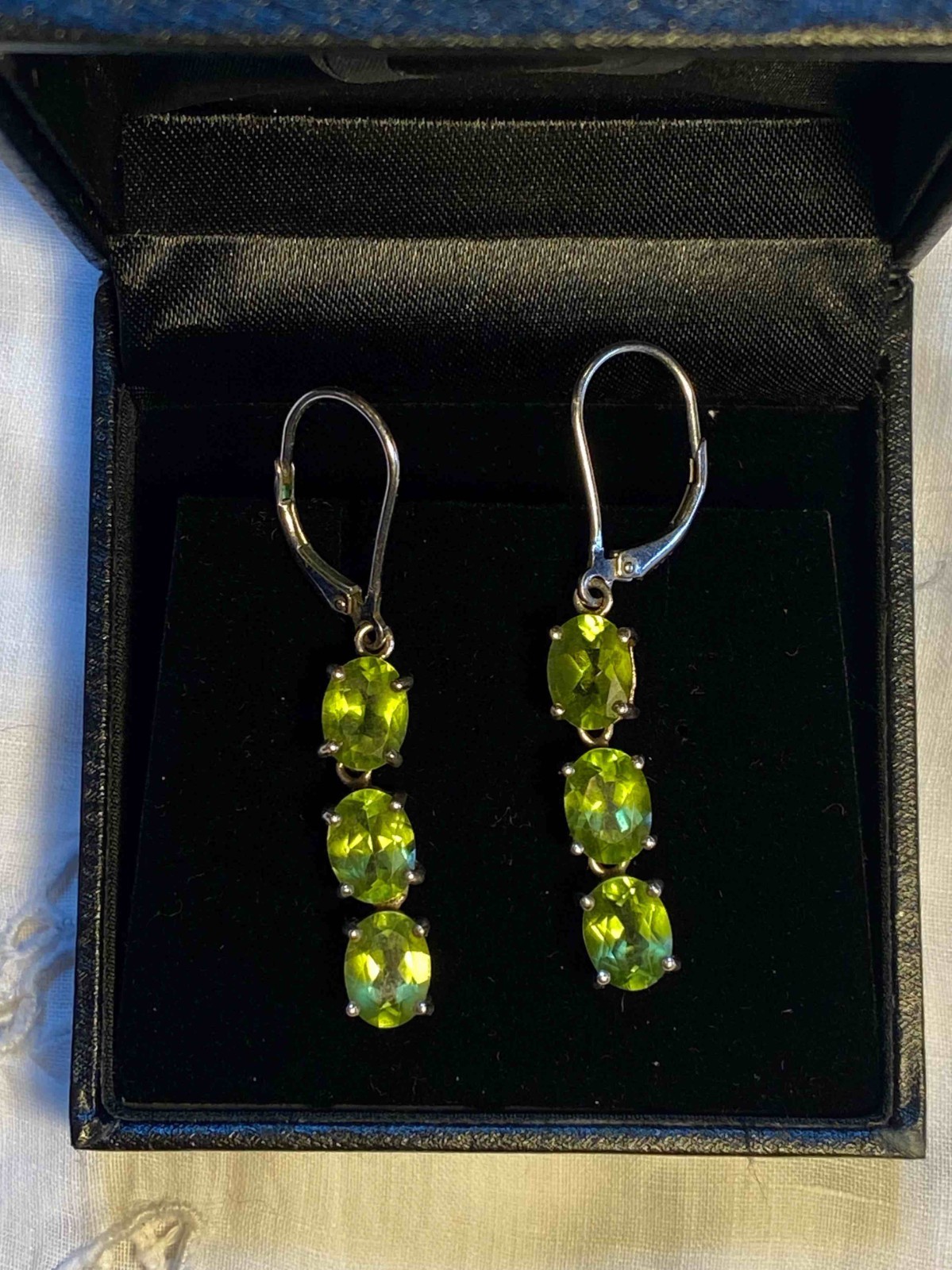 Boucles d'oreilles argent et péridots du Cachemire vert olive, cadeau d'anniversaire idéal