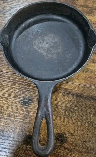 Cast Iron Skillet 6.5 inch Wagner Ware Sidney -0- 1053 E Black Vintage Small