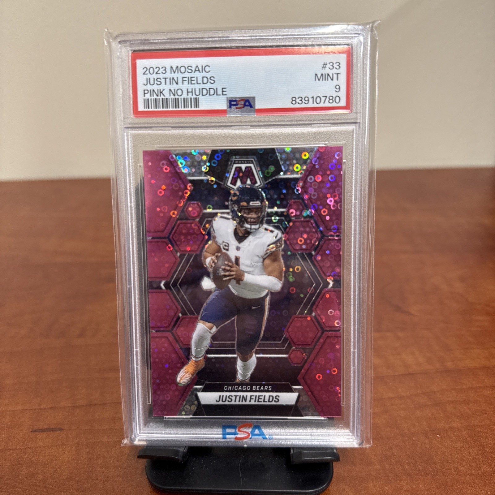 2023 Panini Mosaic Justin Fields #33 No Huddle Pink No Huddle Bears /20