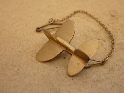 WORLD WAR TWO TRENCH ART SPITFIRE FIGHTER AIRCRAFT SWEETHEART BADGE - Picture 3 of 6