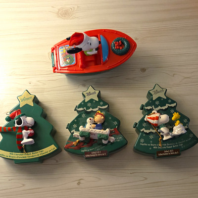 Whitman's Peanuts Snoopy Christmas Tree Advertising Tin, Green, 2.75 oz