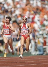 Lludmila Kondratieva USSR Florence Griffith Joyner USA compete in - Old Photo