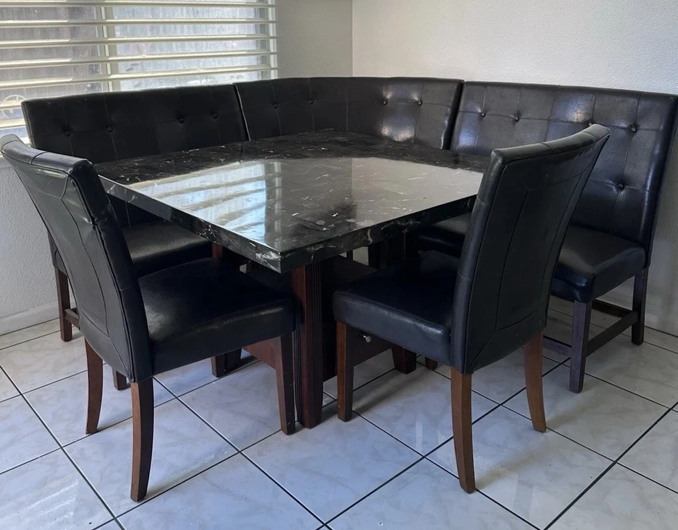 Rincón de comedor, gabinete de China, tres reclinables seccionales de cuero, reclinable Chase Foto 2 de 4