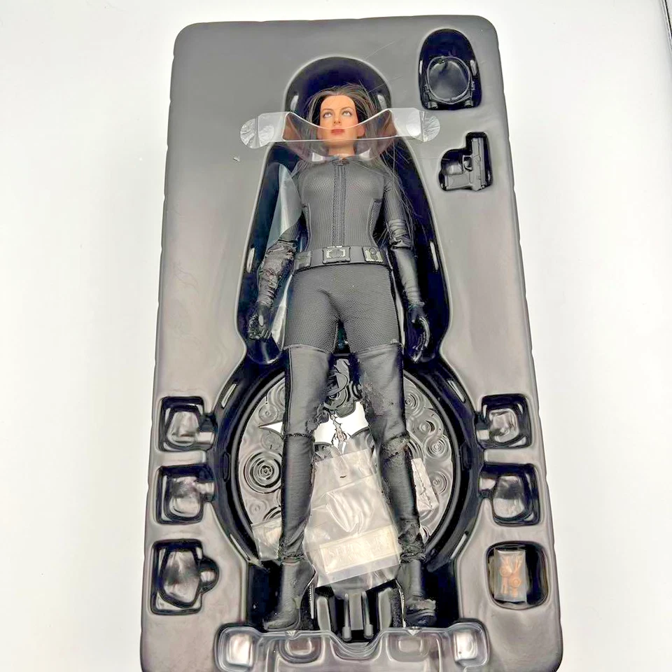 Hot Toys MMS188 猫女 Selina Kyle The Dark Knight Rises 1/6 公仔猫女式 — 第 2/4 张图片