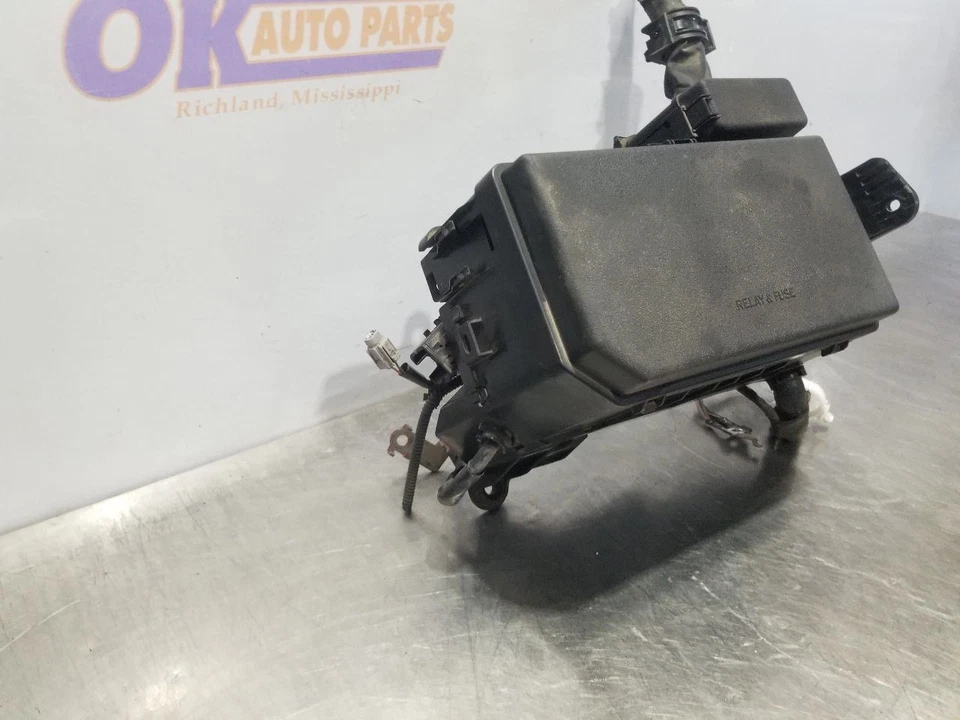 Toyota 4 Runner SR5 2017 17 caja de fusibles motor 4,0 L 8266235B60 Foto 3 de 4