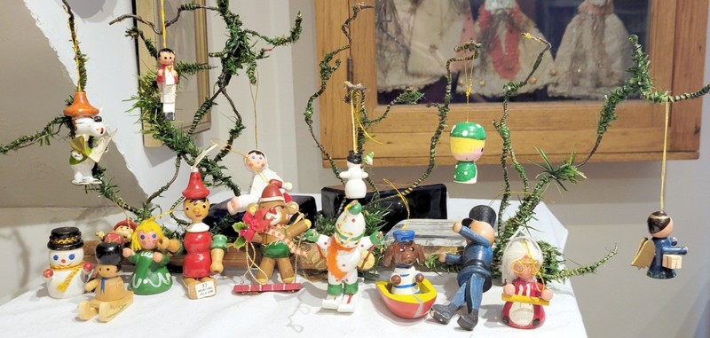 Pinocchio, Snoopy, Angels, Bears, & So many Wooden Christmas Orns, Taiwan. Italy