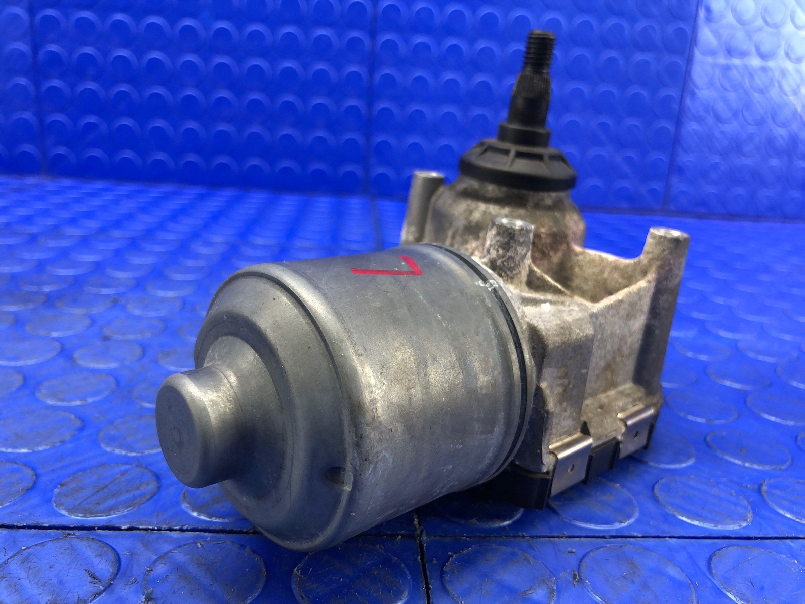 2014 2015 2016 2017 2018 2019 BMW I8 OEM FRONT LEFT WINDSHIELD WIPER MOTOR