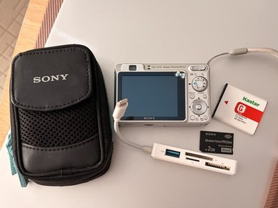Sony CyberShot DSC-W120 Carl Zeiss 7.2 MP Camera Bundle