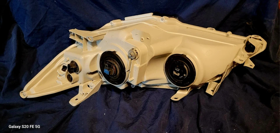 2012-2014 Toyota Camry RH Headlight Assembly - Image 3 of 4