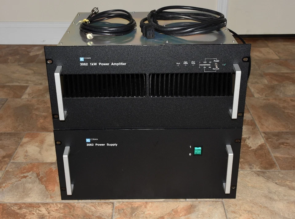 Amplificador de potência CODAN 3062 1kW + fonte de alimentação - incapaz de testar - Imagem 2 de 4