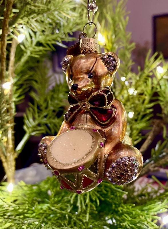 Jay Strongwater Brown BEAR with DRUM ~ Glass Ornament MIB