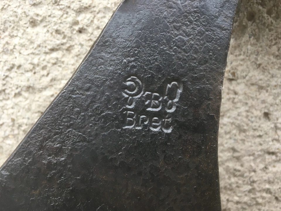 Ancienne hache / Bret / Fer forgé  / Outils tranchants / Outils anciens - Photo 4/4