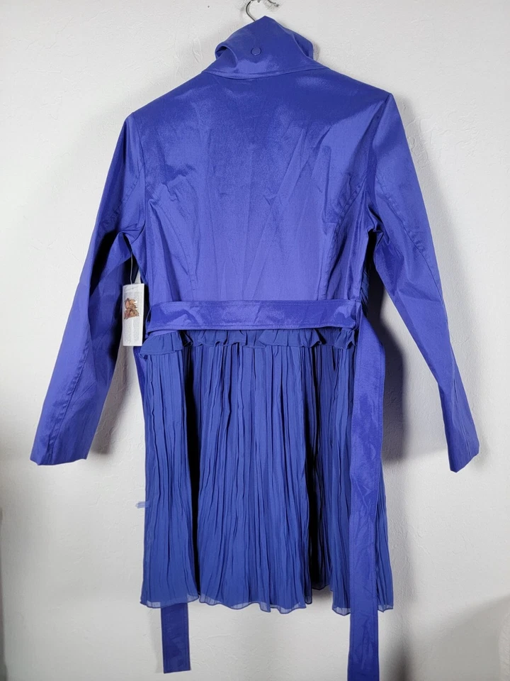 Gabardina plisada con volantes grande de cobalto ligera Samuel Dong para mujer nueva Foto 2 de 4