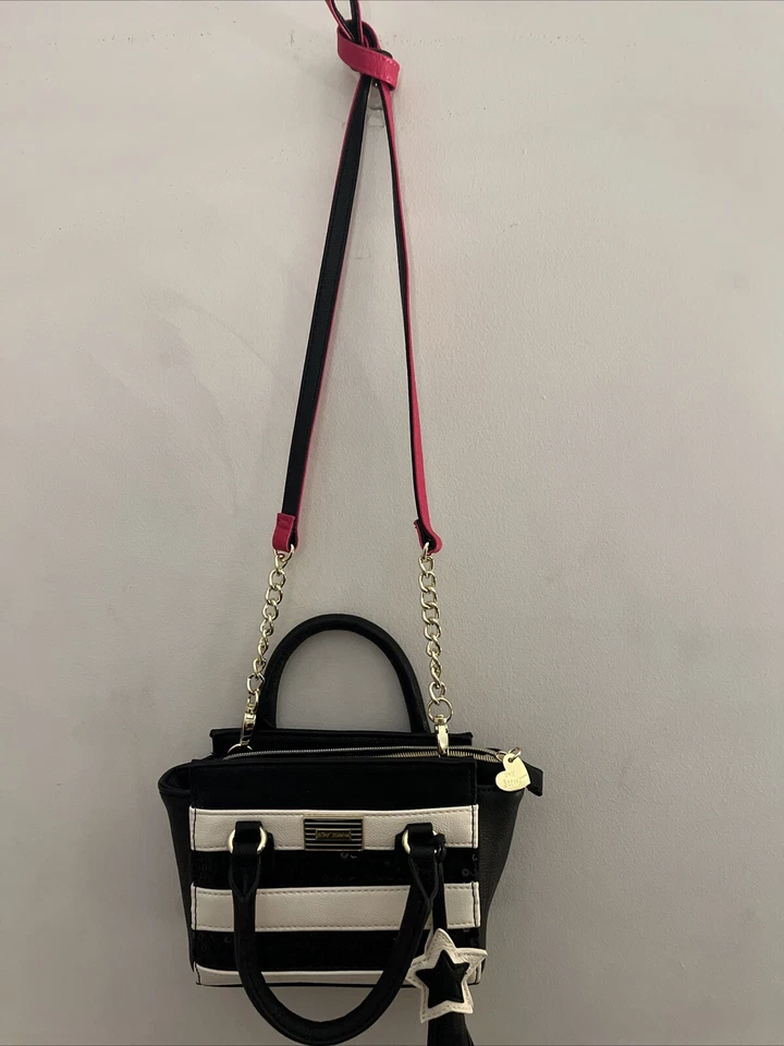 Mini Cartera Bandolera Betsey Johnson Negra Lentejuelas y Marfil Rayas Dijes Viaje Foto 2 de 4