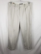 NWT DOCKERS Never Iron Essential Pleated Relaxed Khakis Sz W33 L30