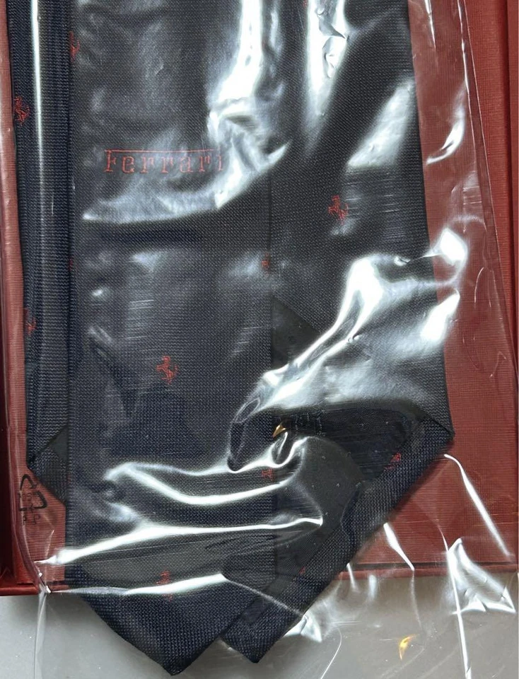 Gravata Ferrari Navy PERFEITA caixa pouco danificada - Imagem 4 de 4