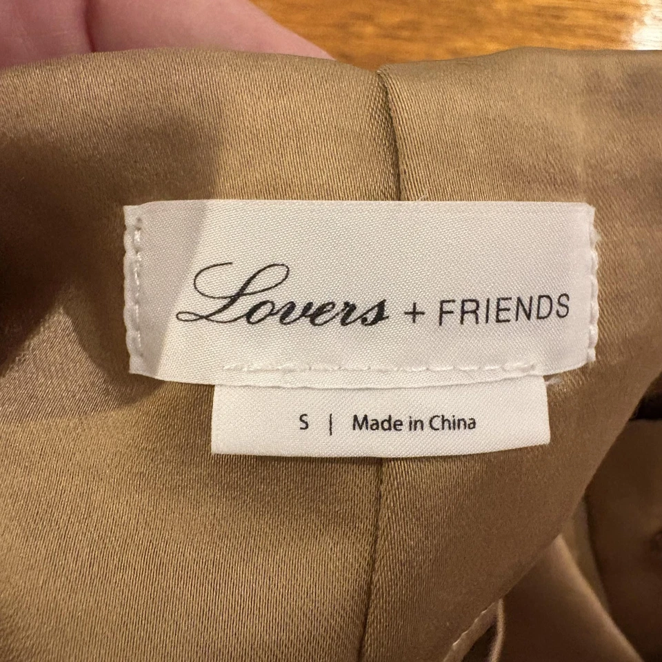 Pantalones cortos Lovers + Friends para mujer pequeños dorados satinados bolsa de papel cintura corbata cinturón bolsillos Foto 2 de 4