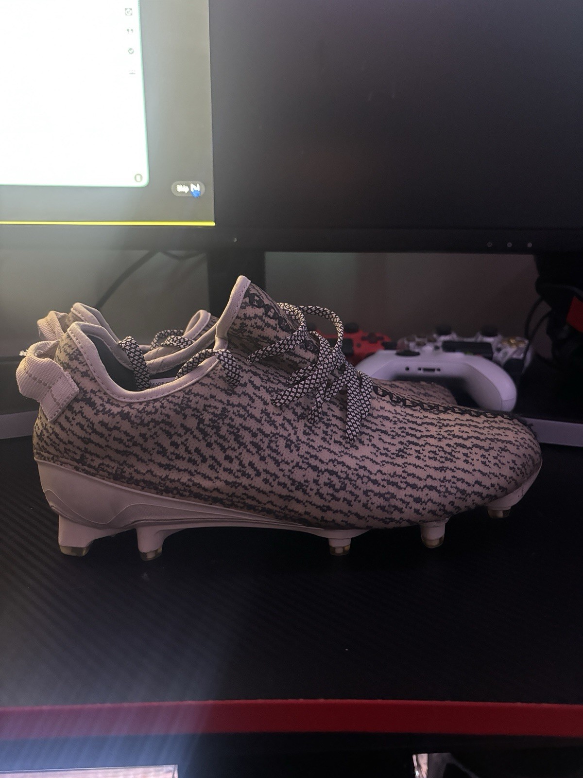 adidas Yeezy AQ6932 Men's Football Cleats White US Size 10 Medium Football