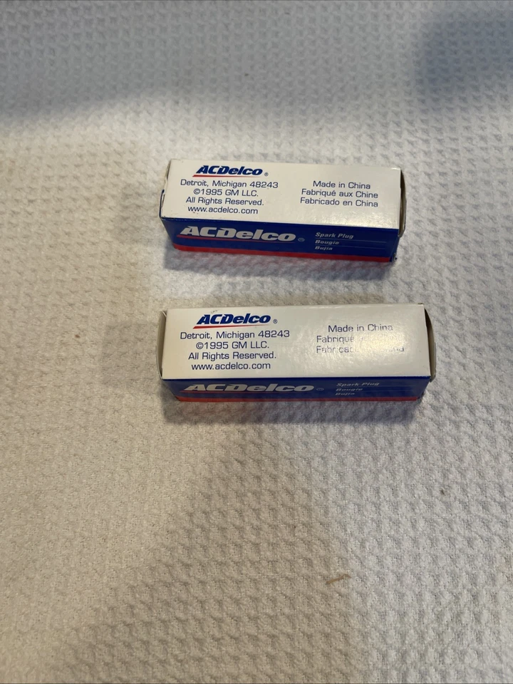 JUEGO DE 2 BUJÍAS AC Delco R42XLS, totalmente nuevas Foto 2 de 4