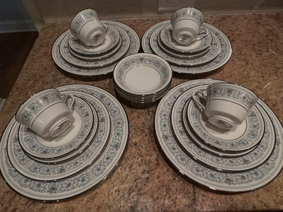 Noritake Monteleone 4 Place Settings (22 not 24 piece set) EXCELLENT! READDD