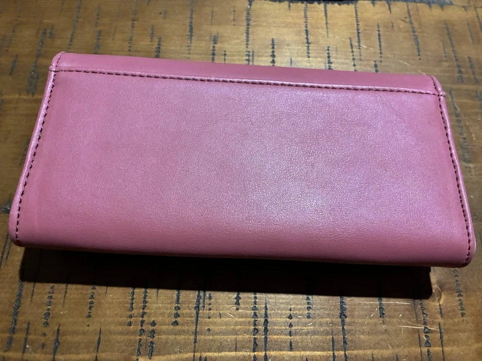 Cartera sin asas rosa Nine West para mujer - un montón de ranuras para tarjetas Foto 2 de 4