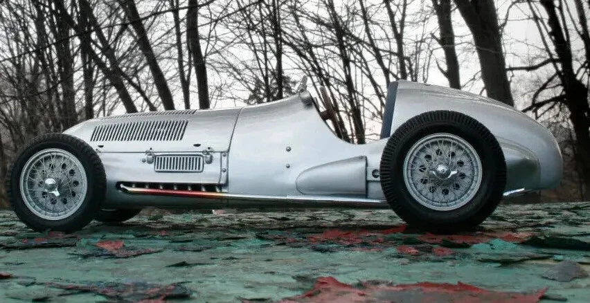 Mecedes-Benz Race Car F1GP Formula 1 Grand Prix Racer Classic Carousel SL1:18 - Image 4 of 4