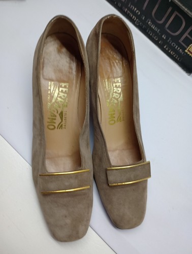 Salvatore Ferragamo Beige gold Suede Block Heel Pumps - US Women's 7 AA Italy - Picture 4 of 11